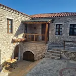 Nyaraló Olive Old Qeparo