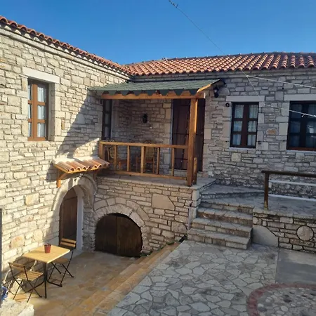 Ferienhaus Olive Old Qeparo