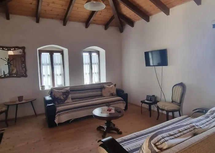 Olive Old Tatil Evi Qeparo